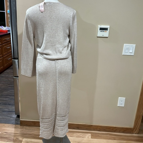 Eva Mendes New York and Company Beige knitted bottoms sets - Picture 4 of 16